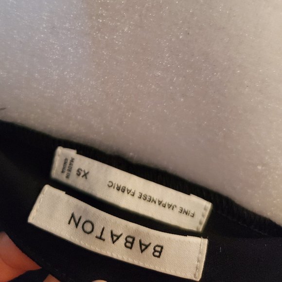 Babaton off the shoulder top - Picture 3 of 3